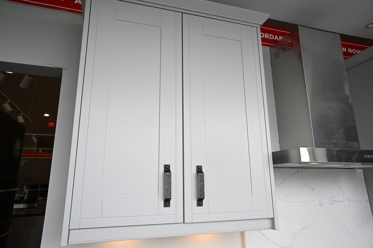 Wren Shaker Off White Matte Kitchen with Island & Appliances