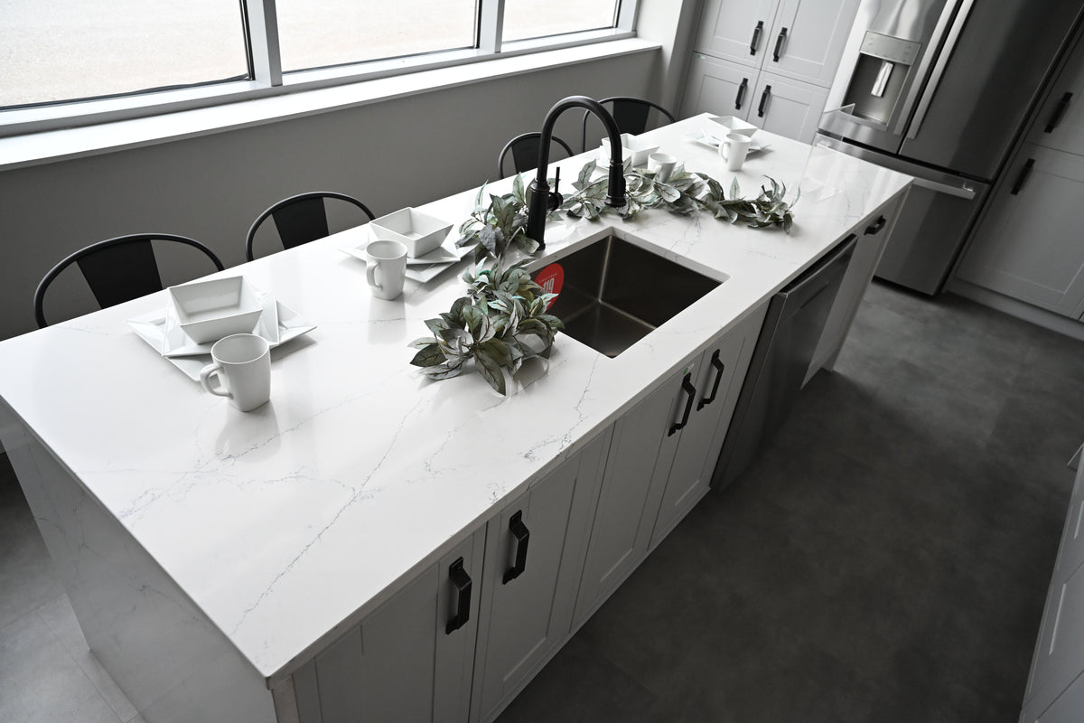 Wren Shaker Off White Matte Kitchen with Island & Appliances