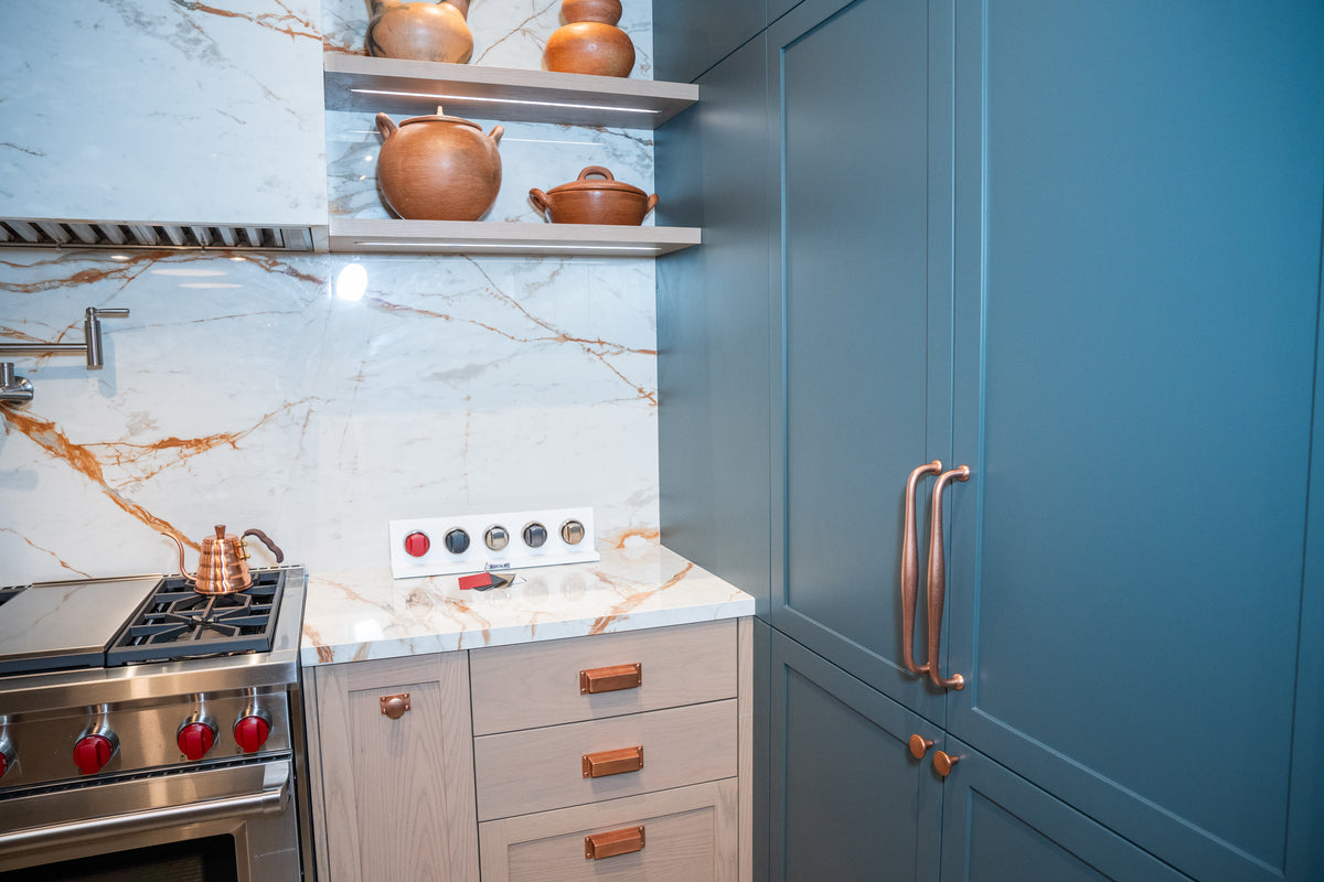 Albero Comodoro Green & Oak Veneer Kitchen with Wolf & Sub-Zero Appliances