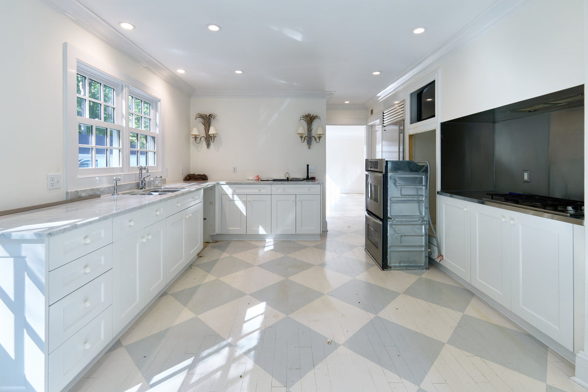 Ultracraft Peak White Transitional Kitchen Base Cabinets