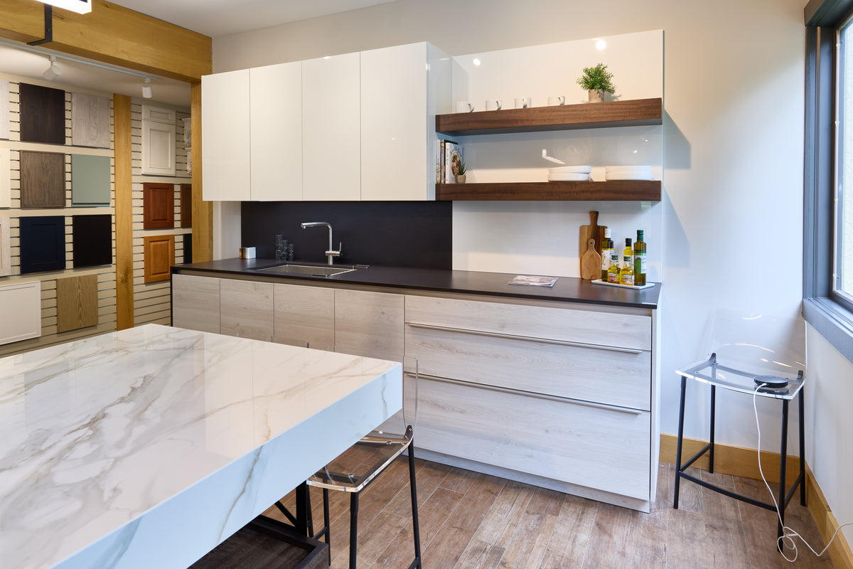 Poggenpohl Modern Kitchen with +MODO Island, +SEGMENTO Cabinetry & +STAGE Bar