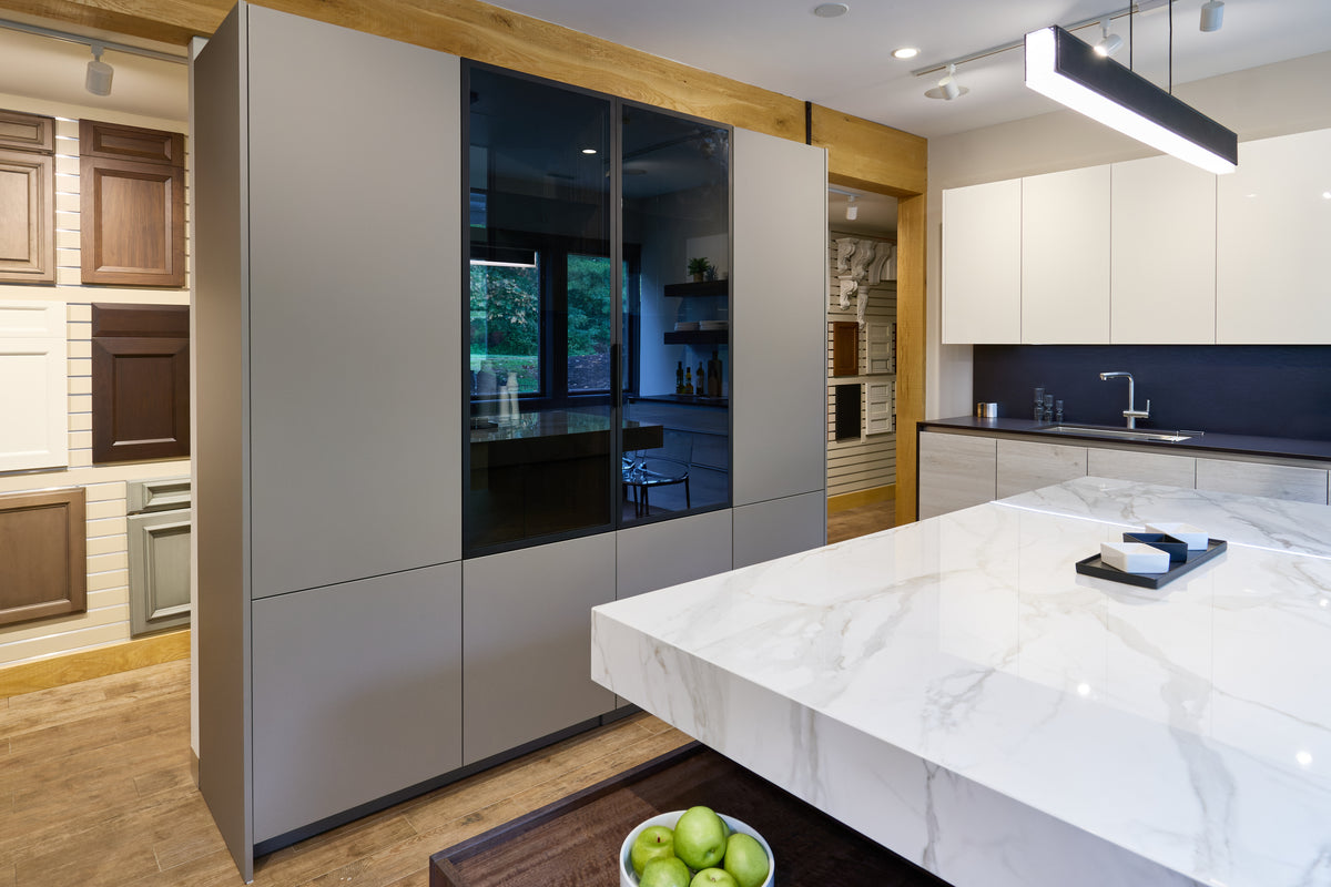 Poggenpohl Modern Kitchen with +MODO Island, +SEGMENTO Cabinetry & +STAGE Bar