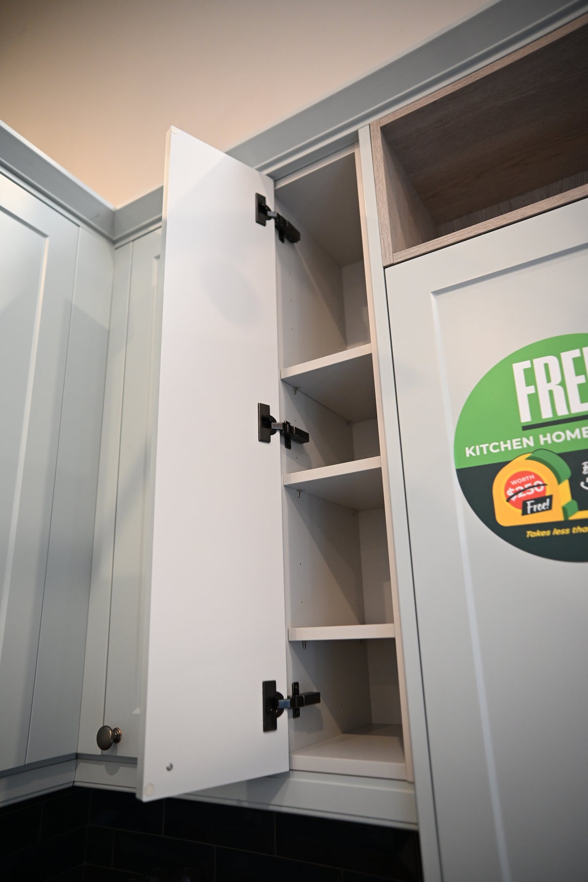 Wren Shaker Off White Matte Kitchen