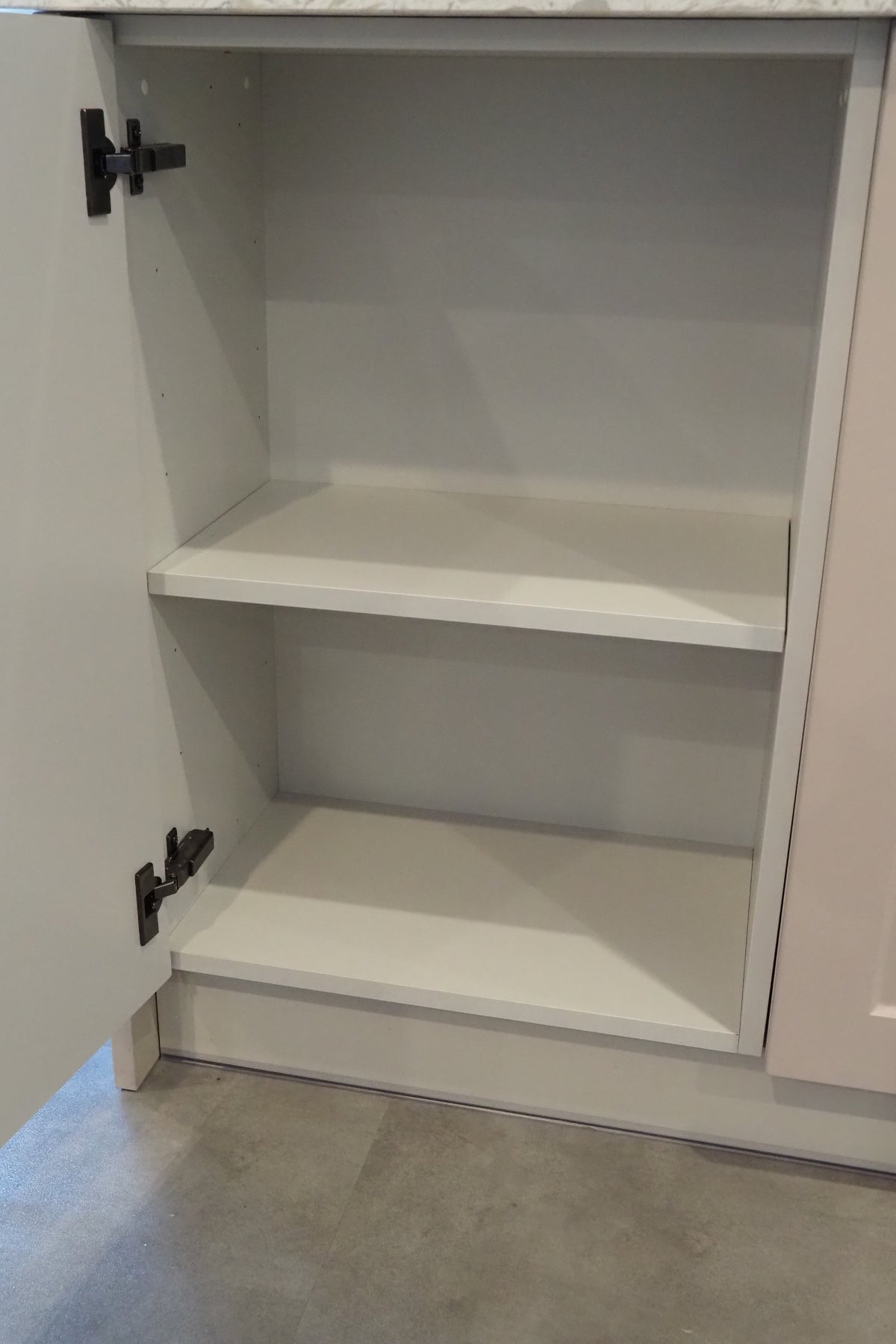Wren Infinity Plus Shaker Chelsea Juratek Cashmere Matte Kitchen