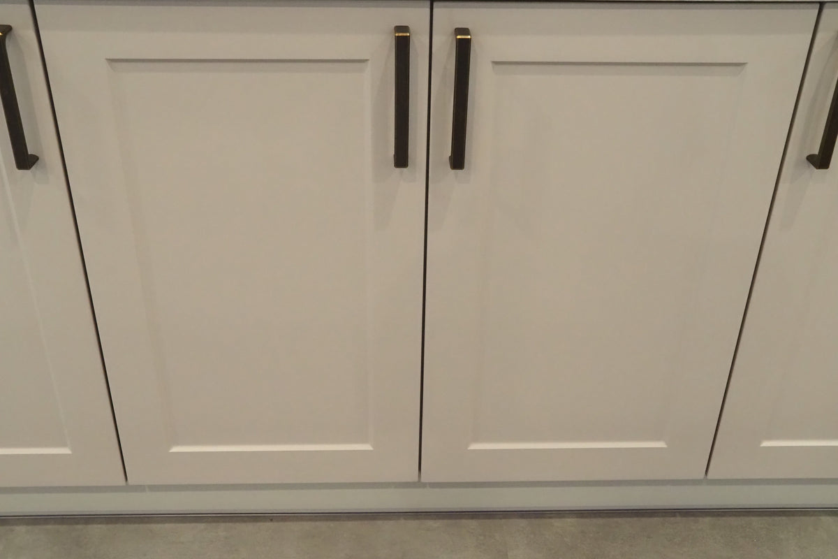 Wren Infinity Plus Shaker Chelsea Juratek Cashmere Matte Kitchen