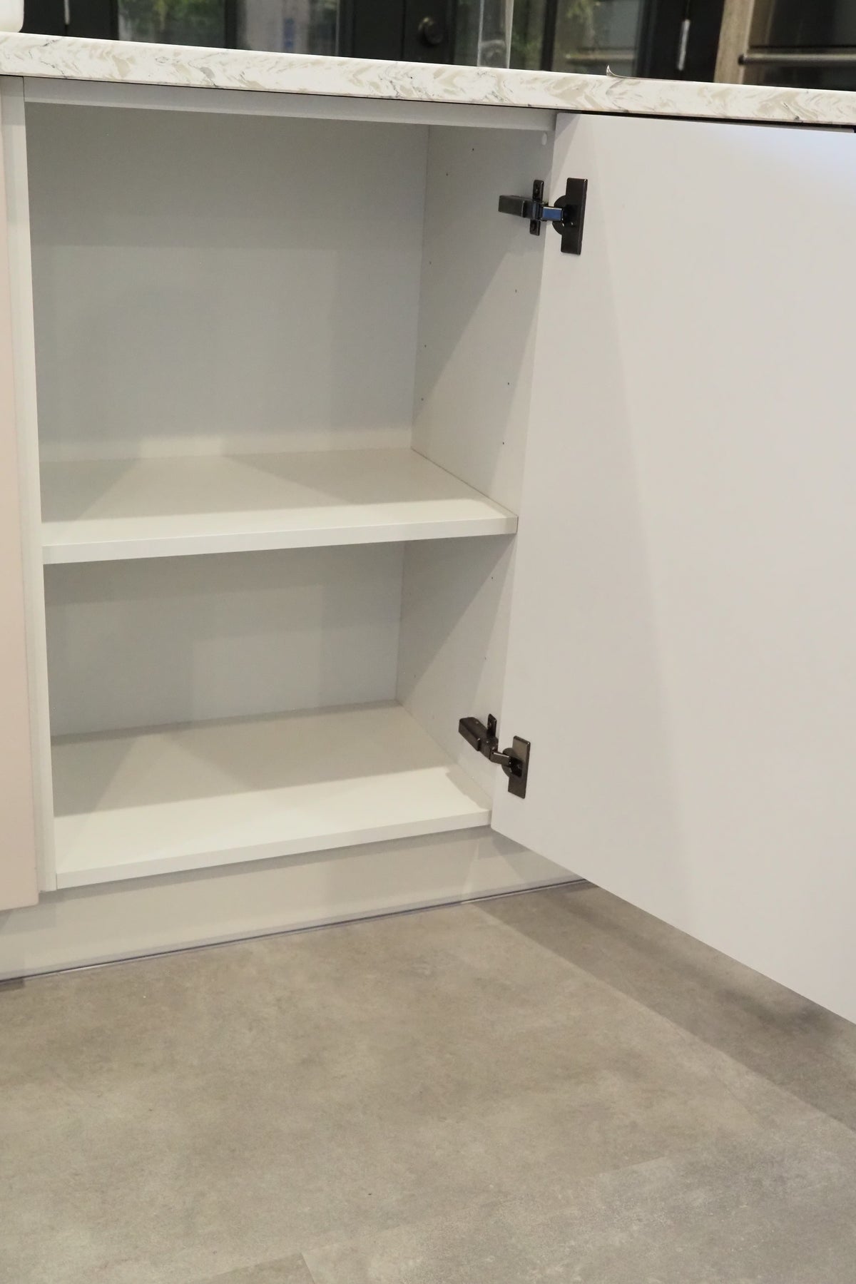 Wren Infinity Plus Shaker Chelsea Juratek Cashmere Matte Kitchen