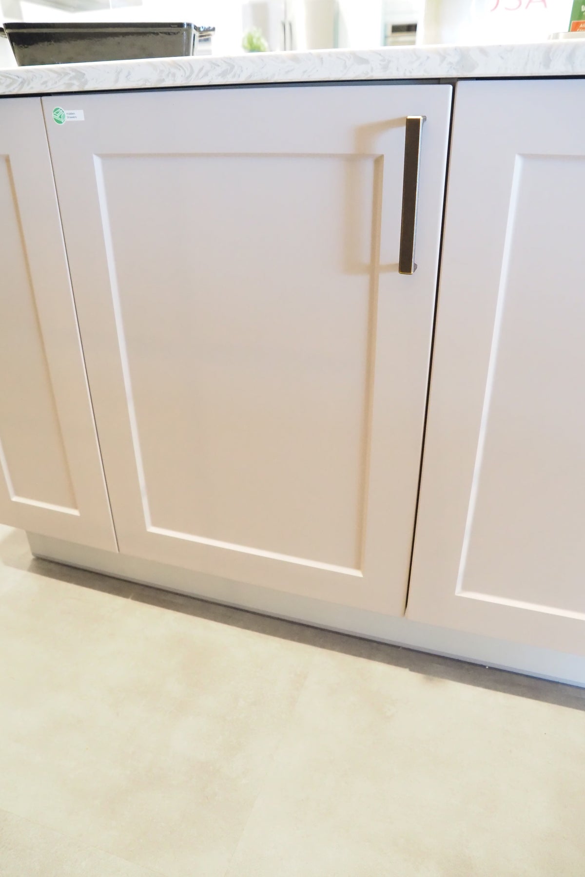 Wren Infinity Plus Shaker Chelsea Juratek Cashmere Matte Kitchen
