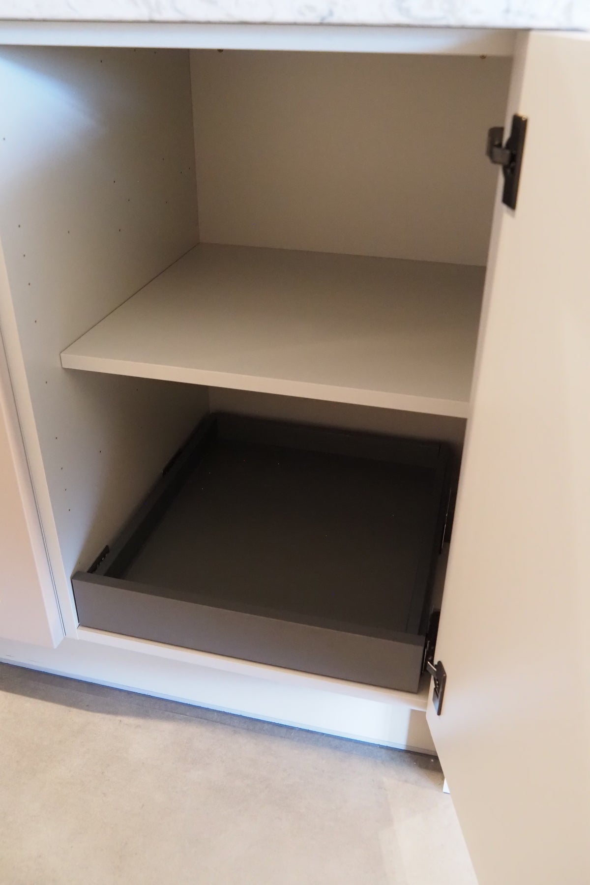 Wren Infinity Plus Shaker Chelsea Juratek Cashmere Matte Kitchen