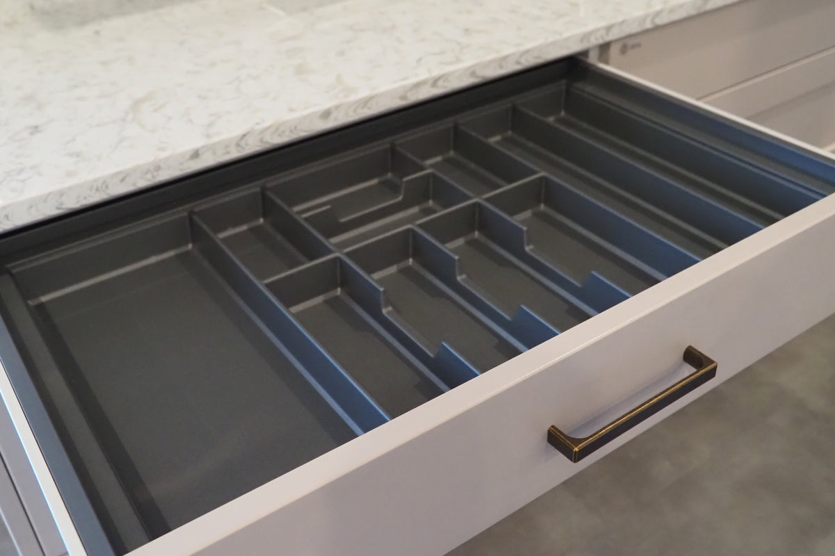 Wren Infinity Plus Shaker Chelsea Juratek Cashmere Matte Kitchen
