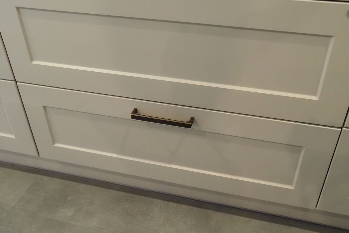 Wren Infinity Plus Shaker Chelsea Juratek Cashmere Matte Kitchen