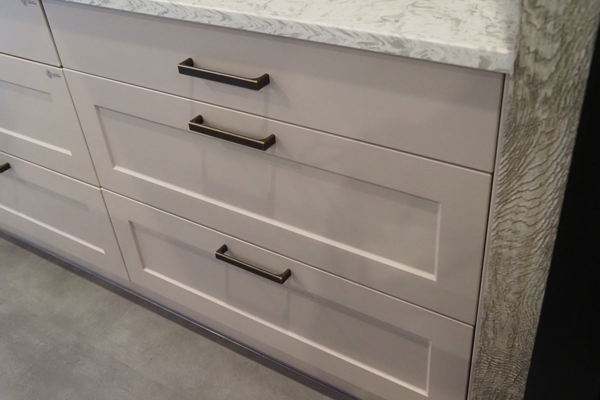 Wren Infinity Plus Shaker Chelsea Juratek Cashmere Matte Kitchen