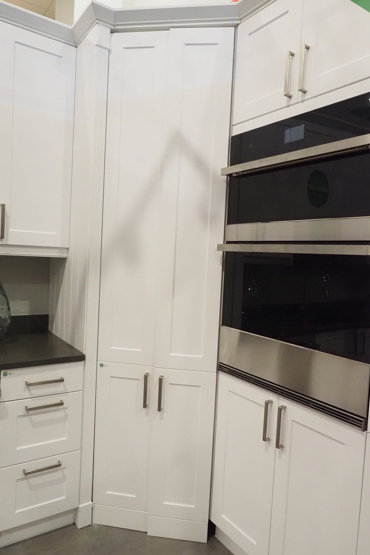 Wren Shaker Chelsea Juratek Pillow Matte Kitchen with JennAir Appliances