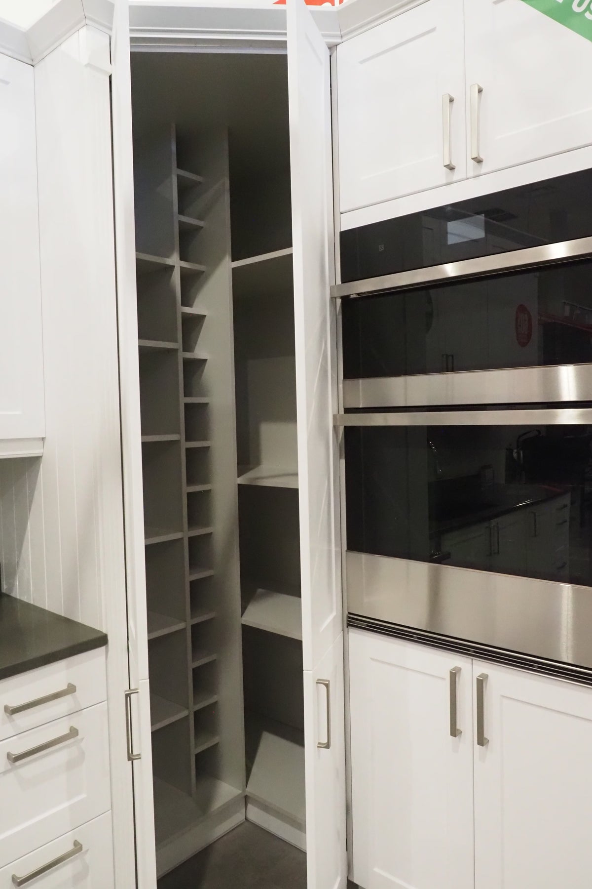 Wren Shaker Chelsea Juratek Pillow Matte Kitchen with JennAir Appliances