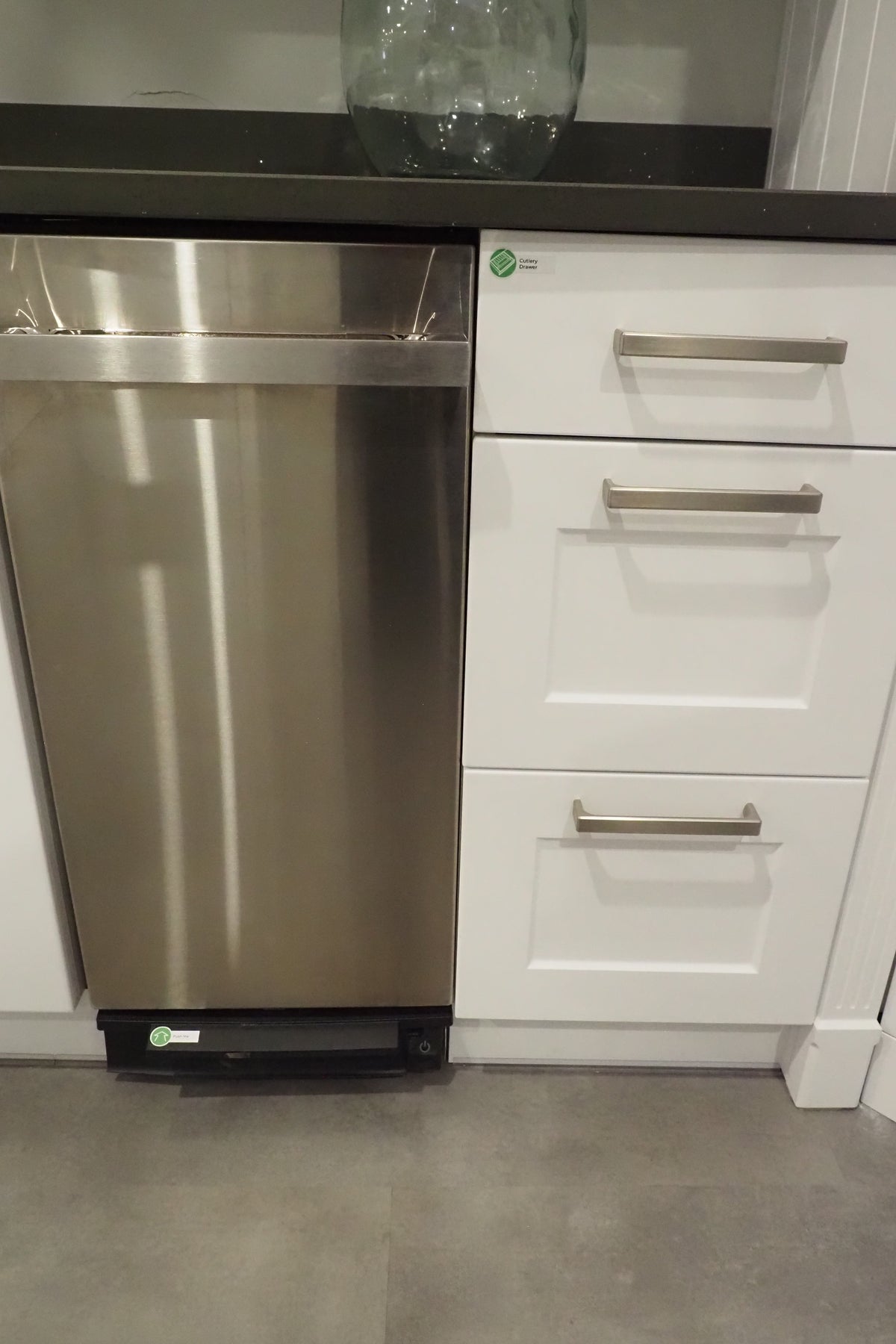 Wren Shaker Chelsea Juratek Pillow Matte Kitchen with JennAir Appliances
