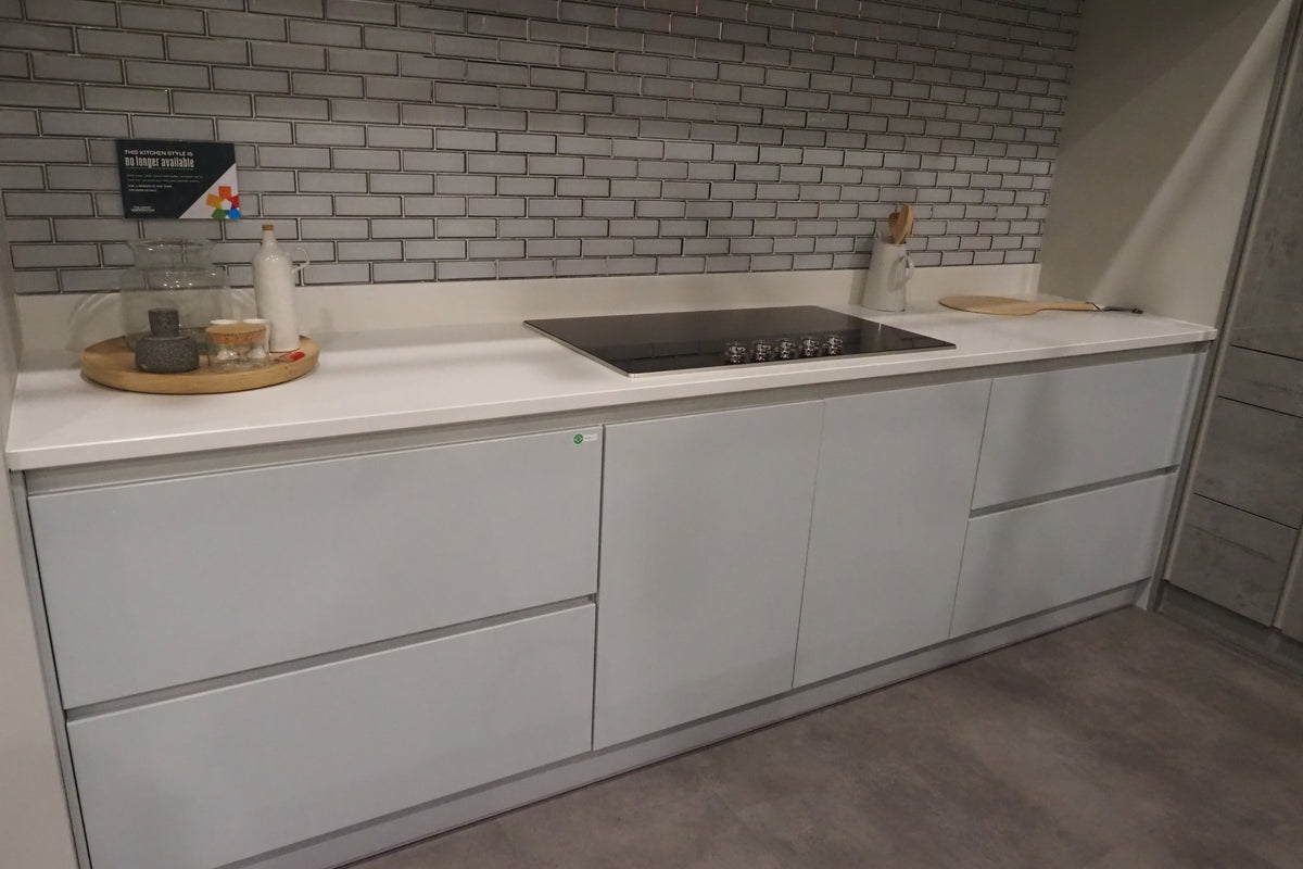 Wren Milano Modern Kitchen with Island & Appliances
