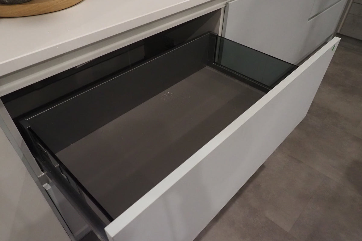 Wren Milano Modern Kitchen with Island & Appliances
