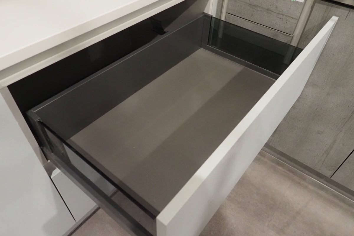 Wren Milano Modern Kitchen with Island & Appliances