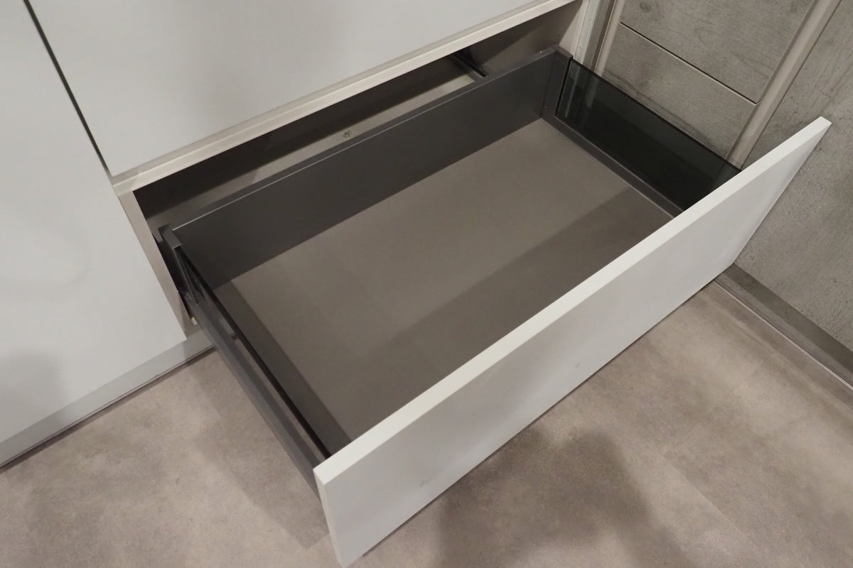 Wren Milano Modern Kitchen with Island & Appliances