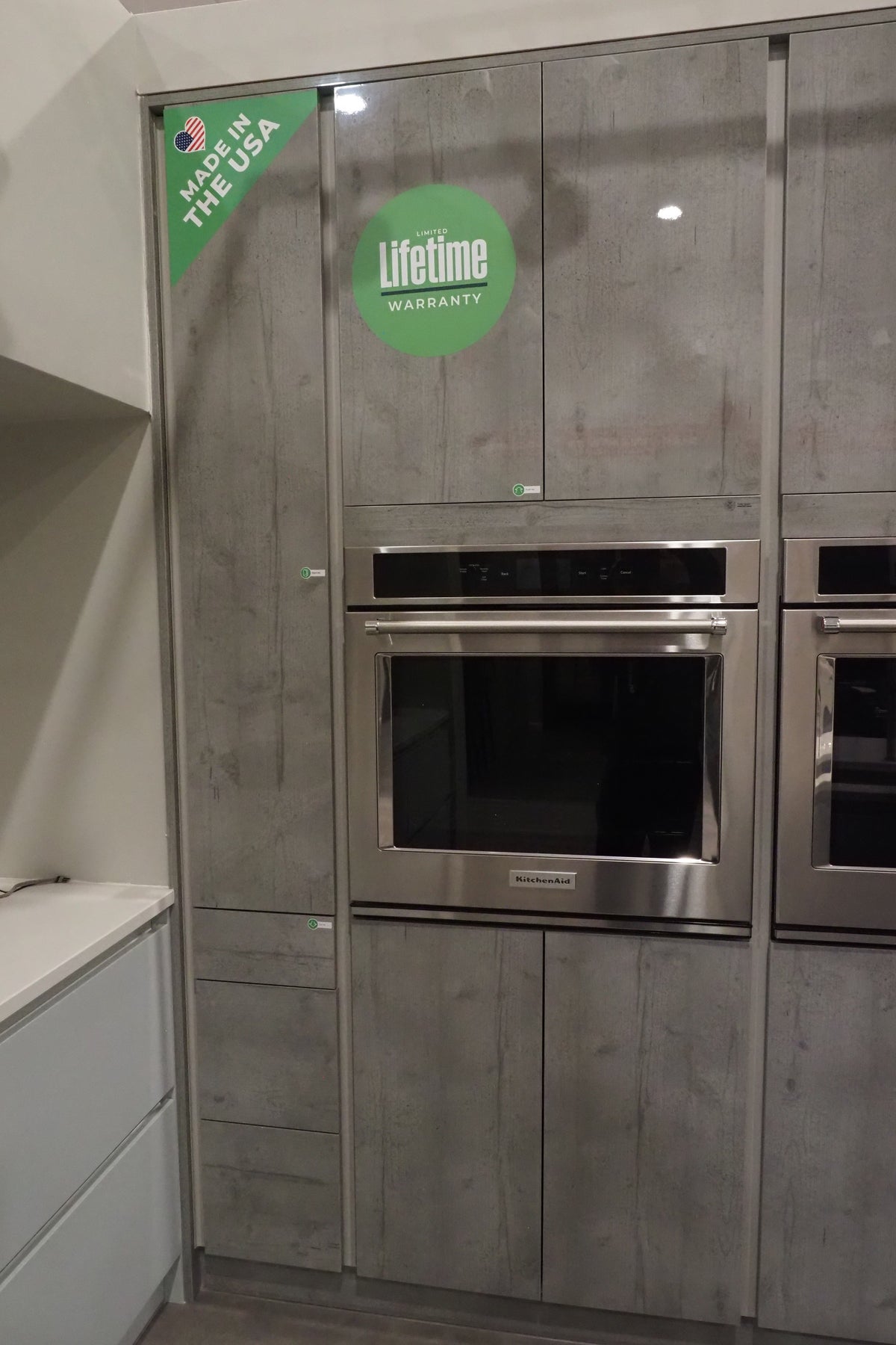 Wren Milano Modern Kitchen with Island & Appliances