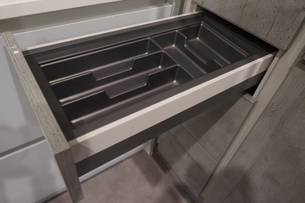 Wren Milano Modern Kitchen with Island & Appliances