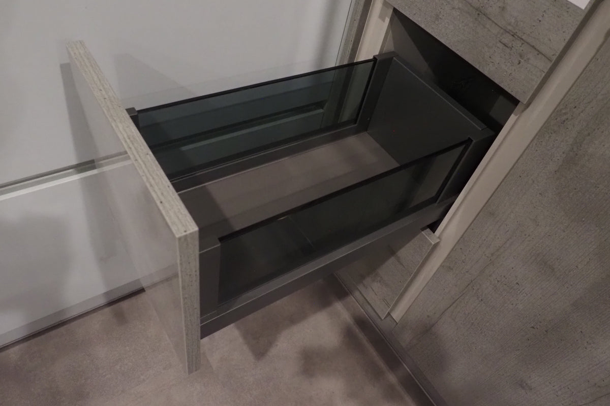 Wren Milano Modern Kitchen with Island & Appliances