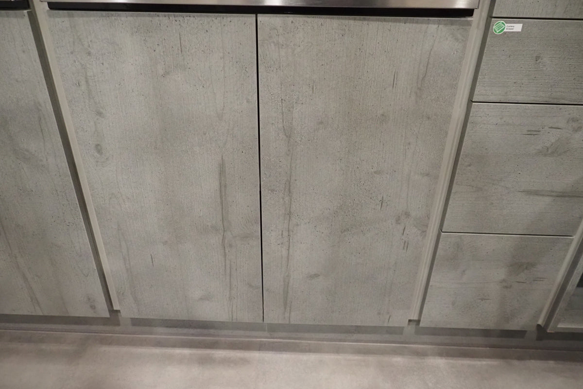 Wren Milano Modern Kitchen with Island & Appliances