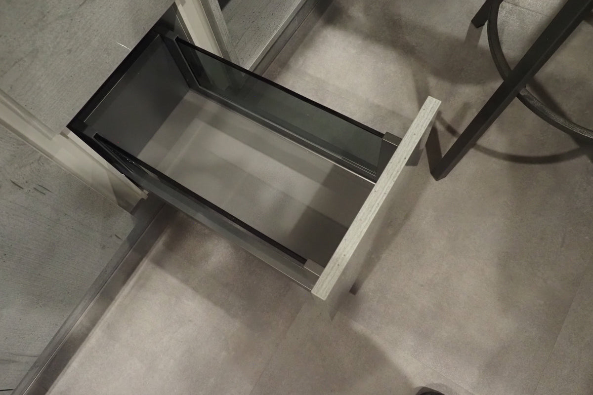 Wren Milano Modern Kitchen with Island & Appliances