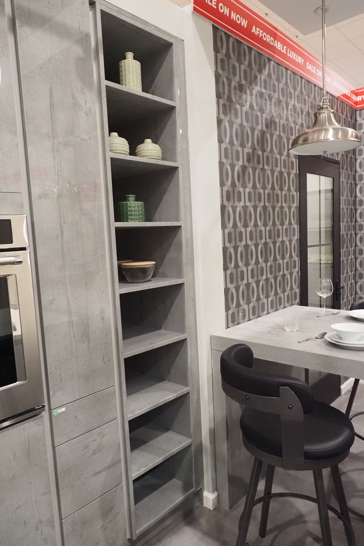 Wren Milano Modern Kitchen with Island & Appliances
