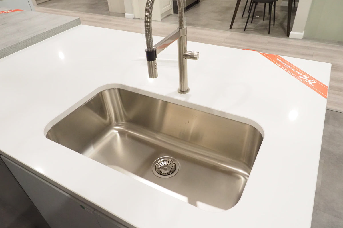 Wren Milano Modern Kitchen with Island & Appliances