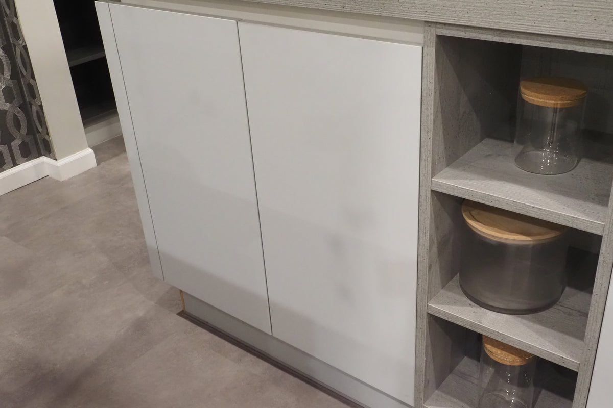 Wren Milano Modern Kitchen with Island & Appliances