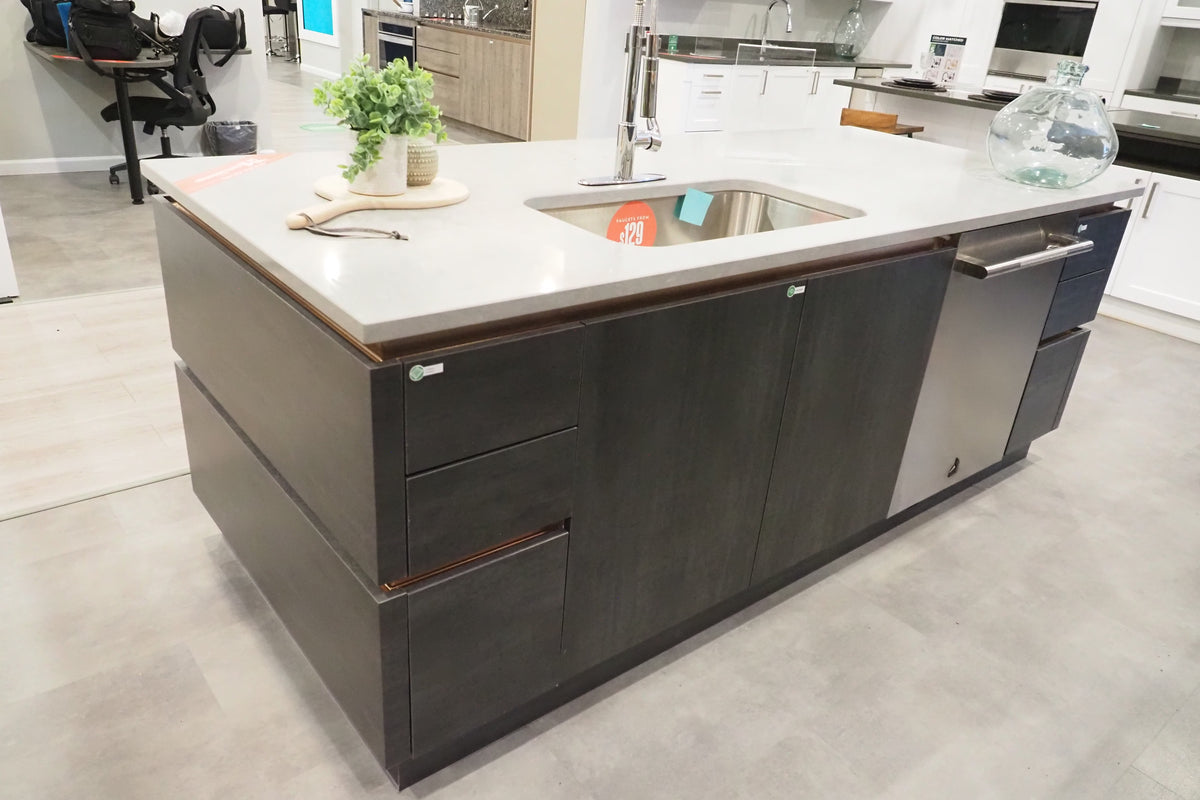 Wren Milano Modern Kitchen with Island & JennAir Appliances