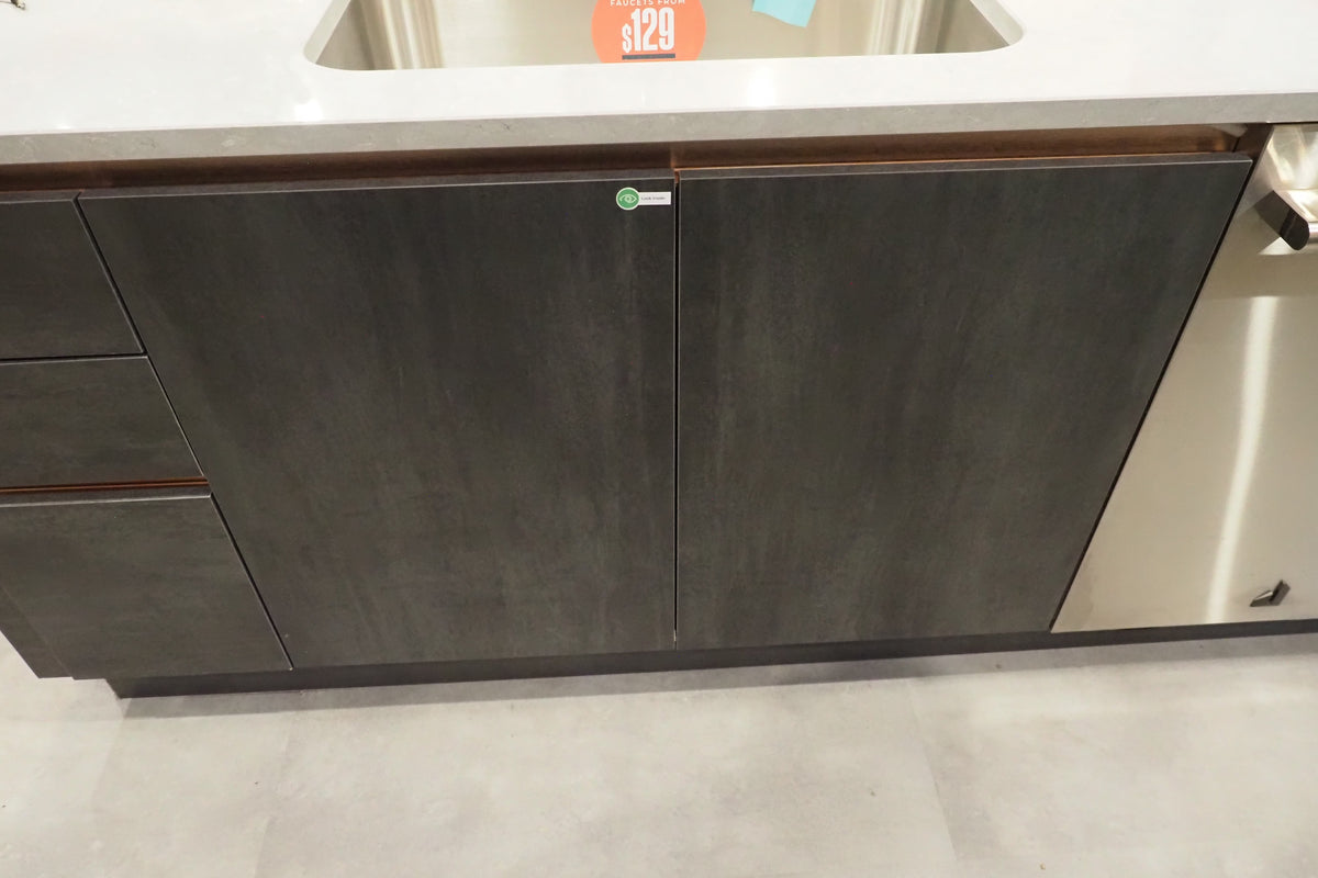 Wren Milano Modern Kitchen with Island & JennAir Appliances