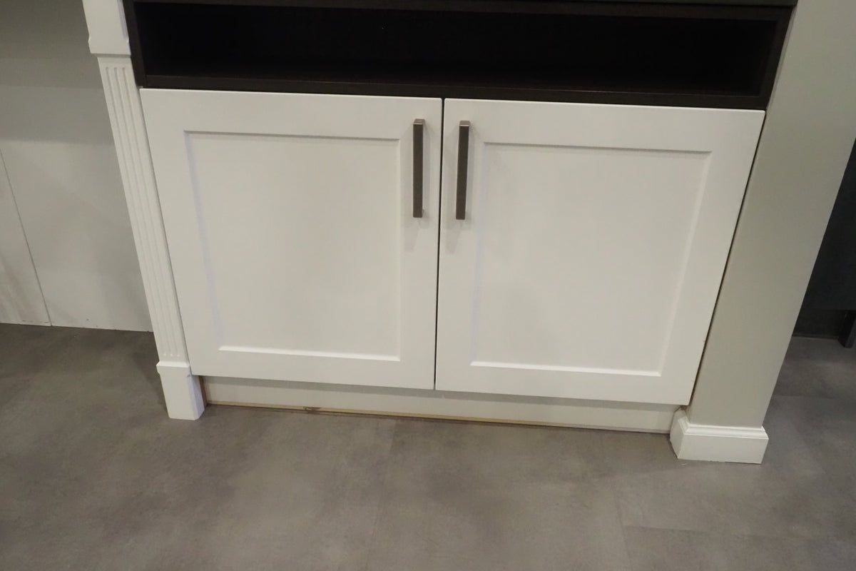 Wren Shaker Chelsea Juratek Pillow Matte Kitchen with JennAir Appliances