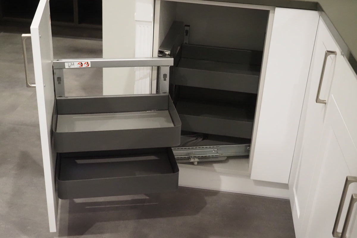 Wren Shaker Chelsea Juratek Pillow Matte Kitchen with JennAir Appliances