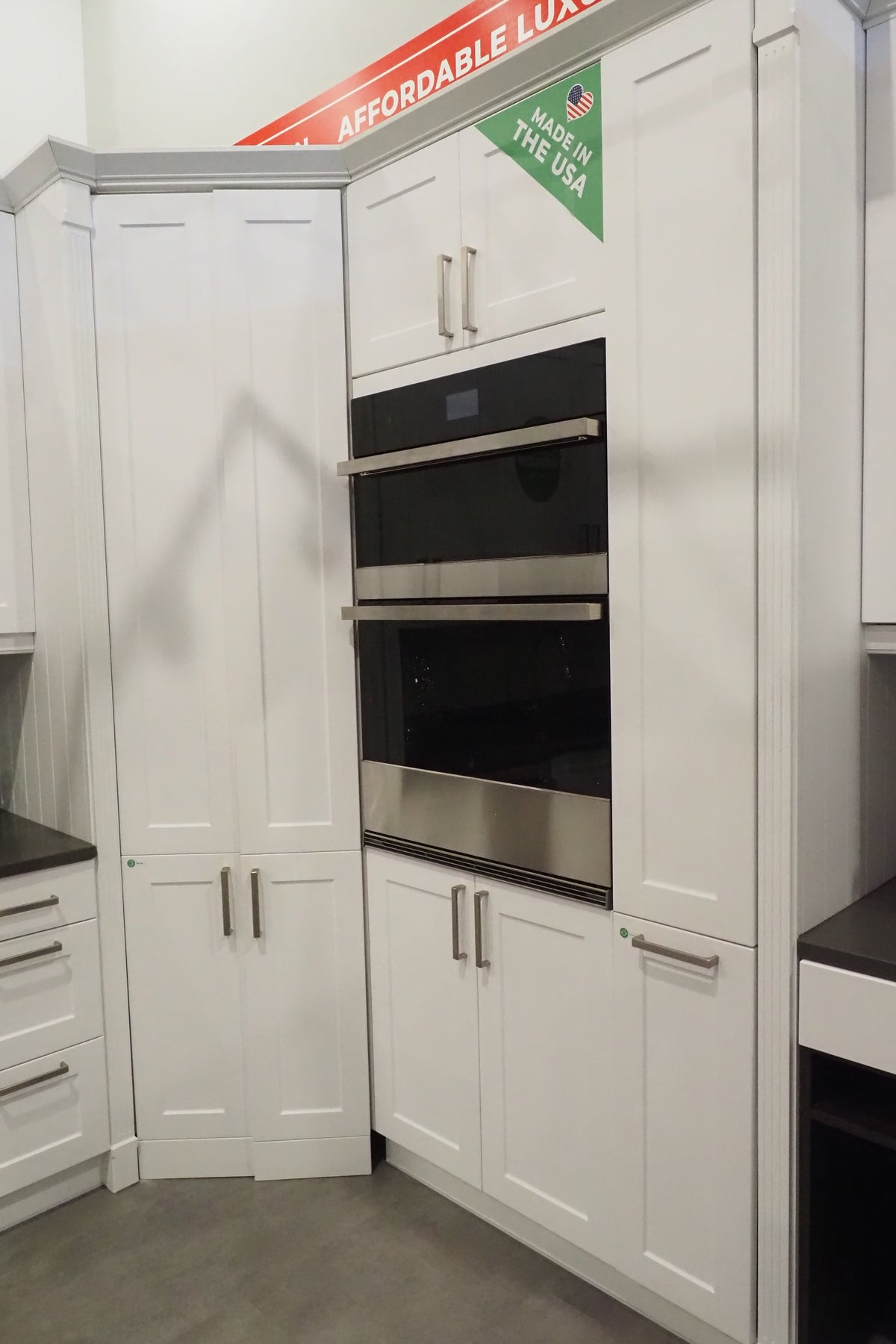 Wren Shaker Chelsea Juratek Pillow Matte Kitchen with JennAir Appliances