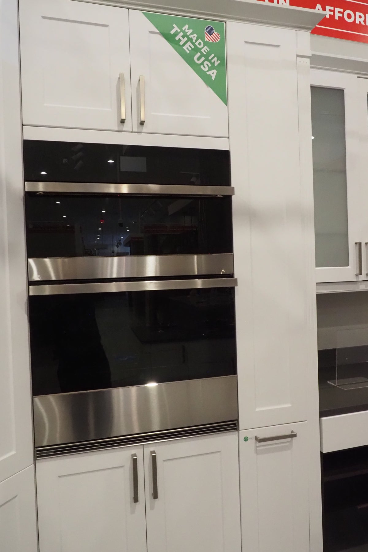 Wren Shaker Chelsea Juratek Pillow Matte Kitchen with JennAir Appliances