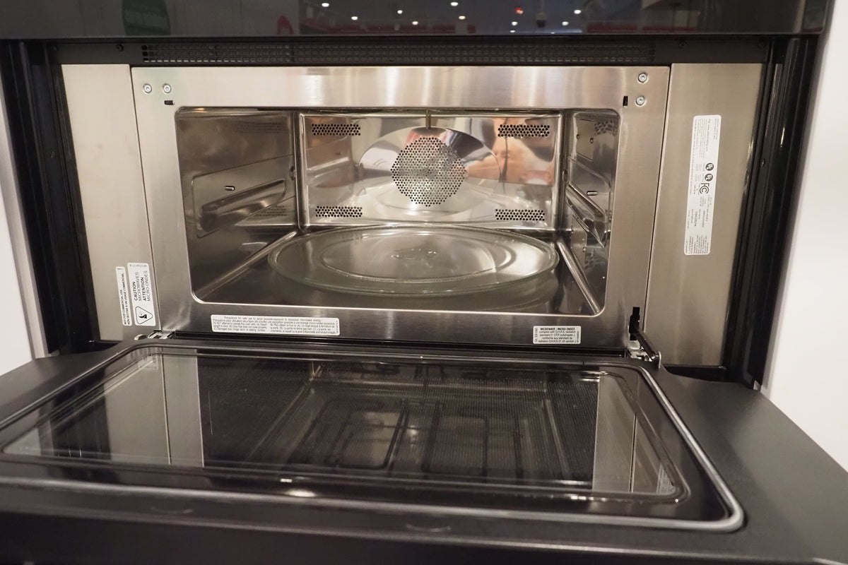 Wren Shaker Chelsea Juratek Pillow Matte Kitchen with JennAir Appliances