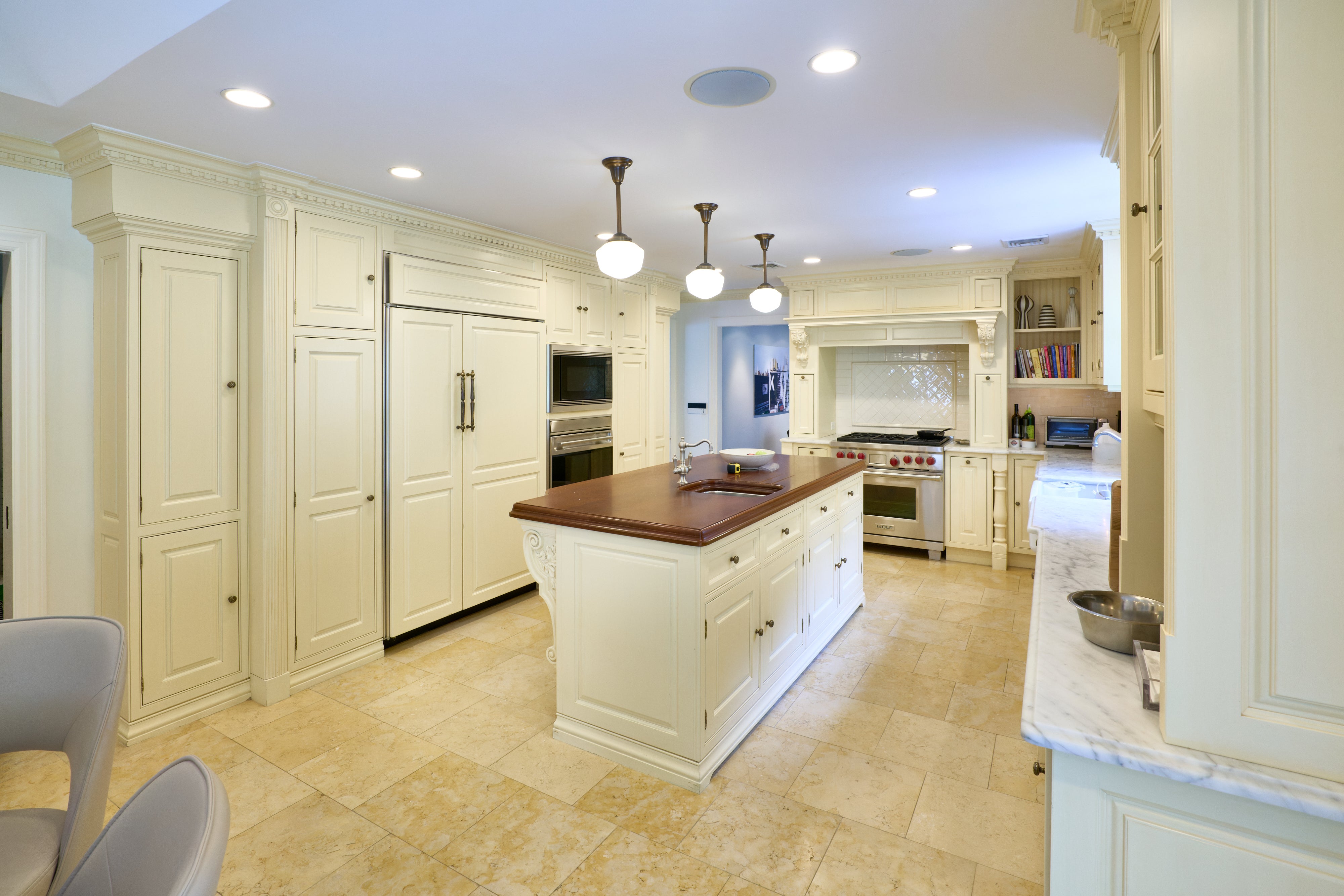Cuisine André Julien Traditional Mannequin Cream Kitchen with Island