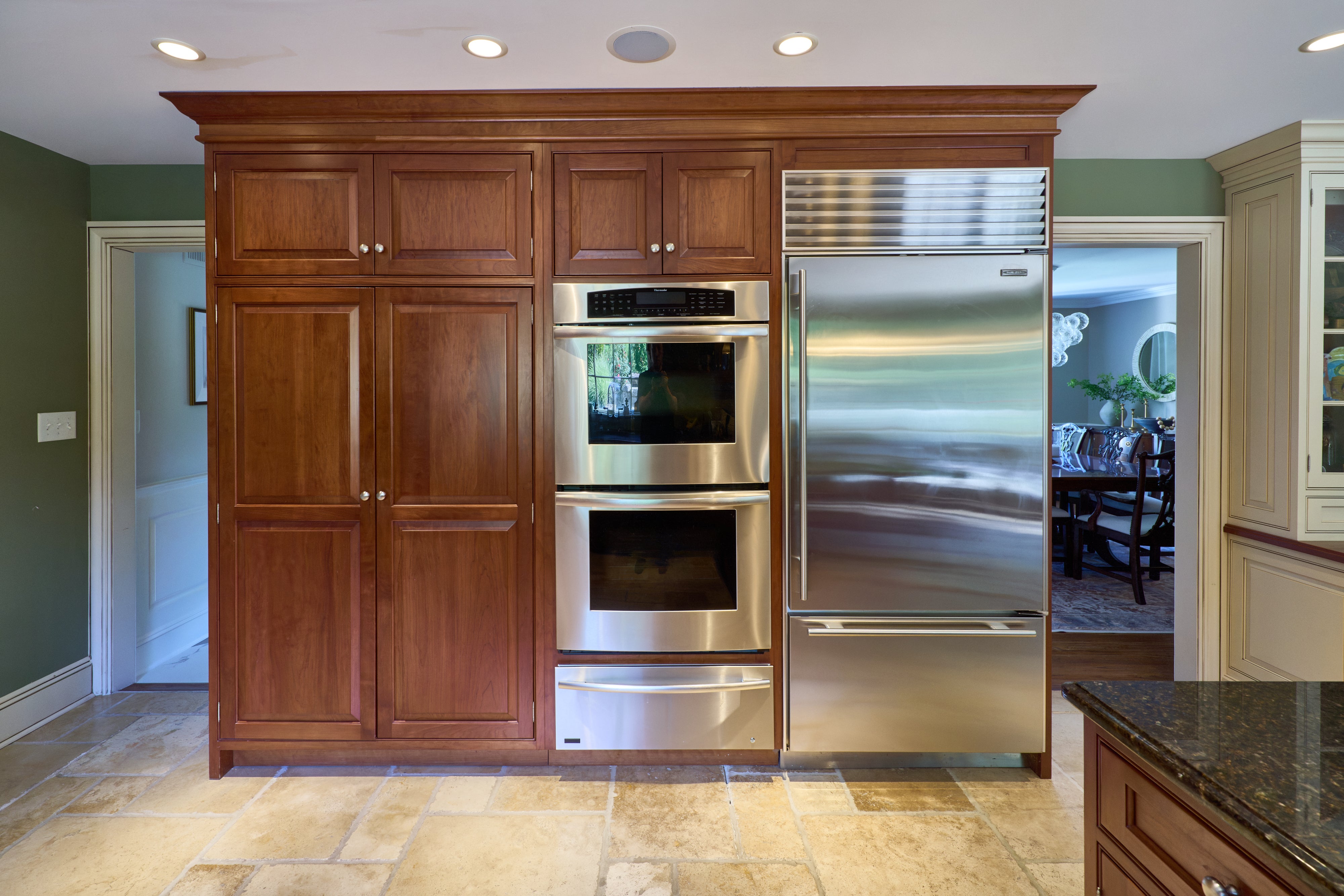 "The Biltmore" Traditional Natural Wood Finish Kitchen with Appliances