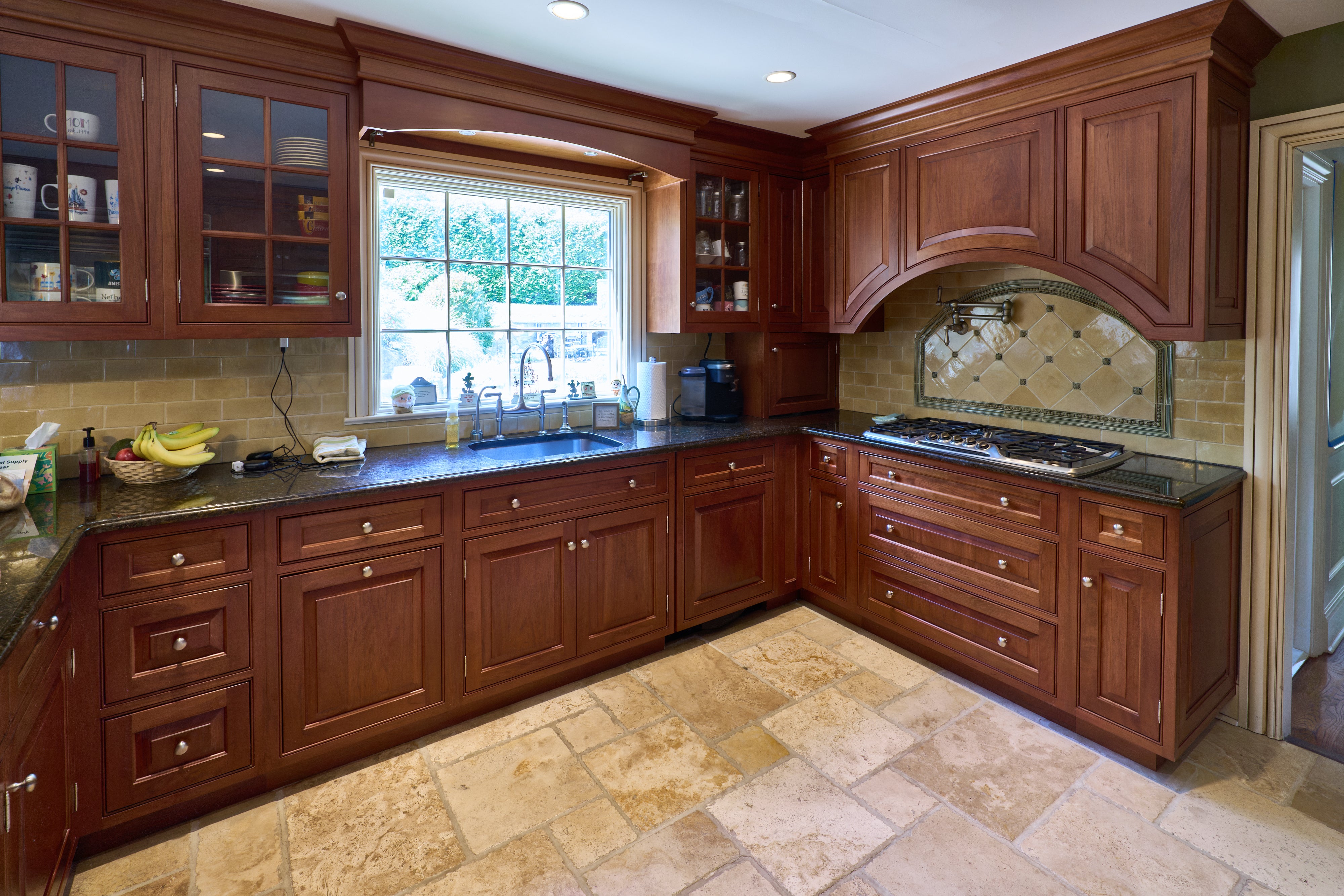 "The Biltmore" Traditional Natural Wood Finish Kitchen with Appliances