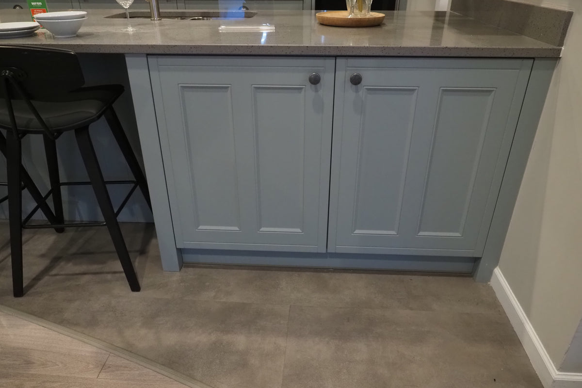 Wren Shaker Sage Green Matte Kitchen with Appliances