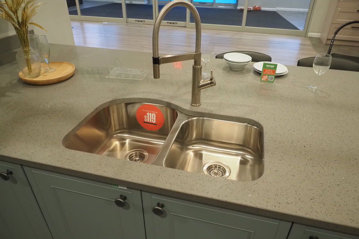 Wren Shaker Sage Green Matte Kitchen with Appliances