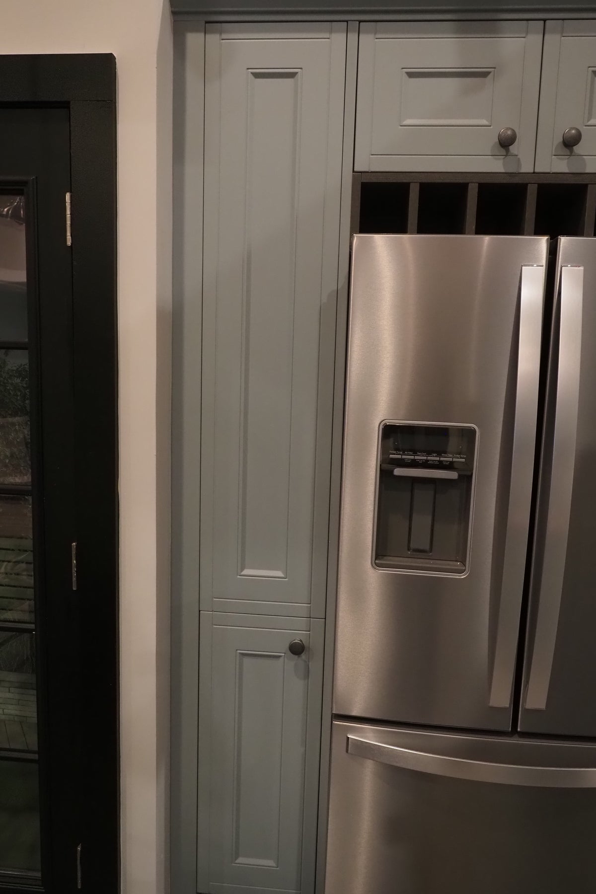 Wren Shaker Sage Green Matte Kitchen with Appliances