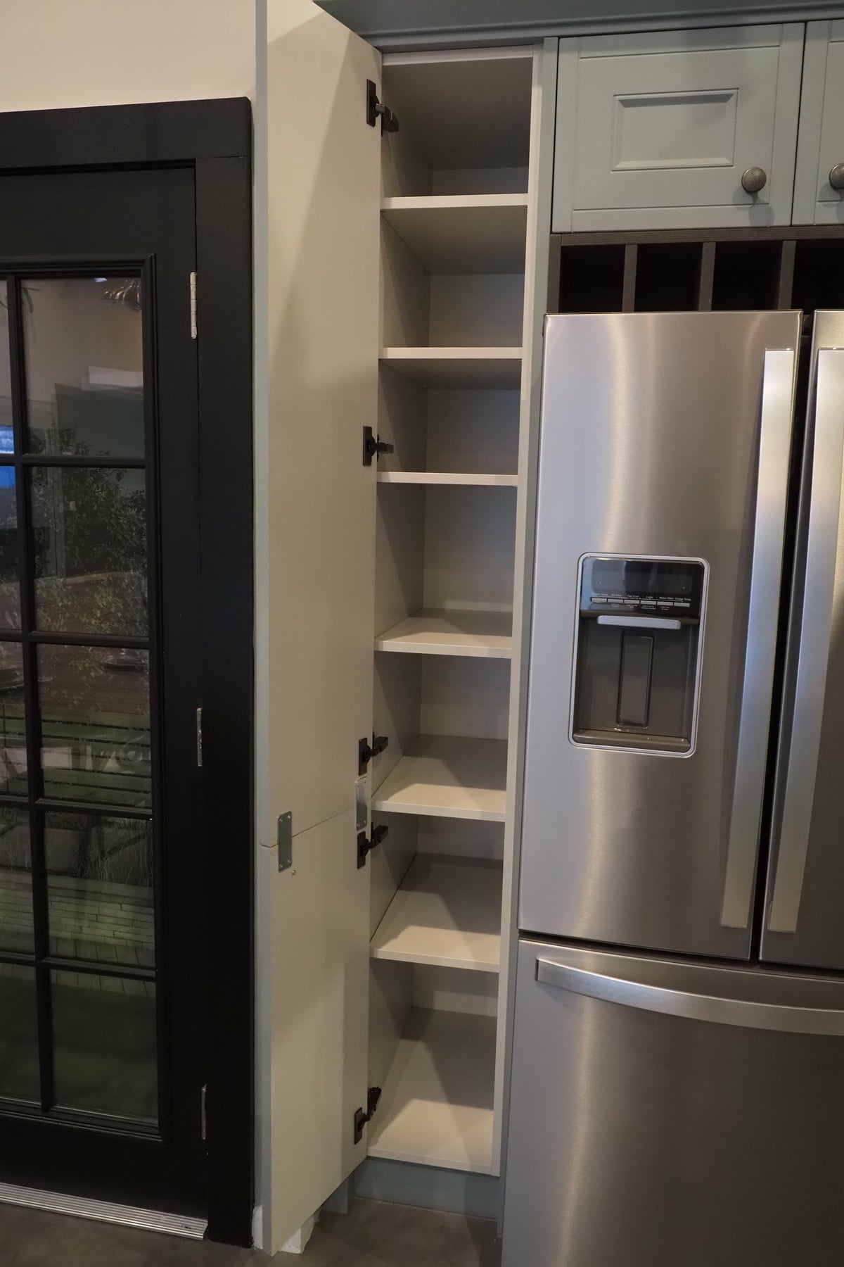 Wren Shaker Sage Green Matte Kitchen with Appliances
