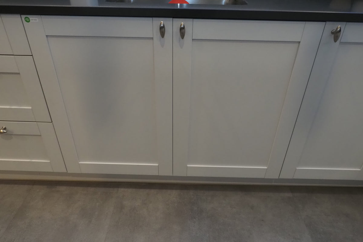 Wren Shaker Forest Classic Chalk White Grain Kitchen