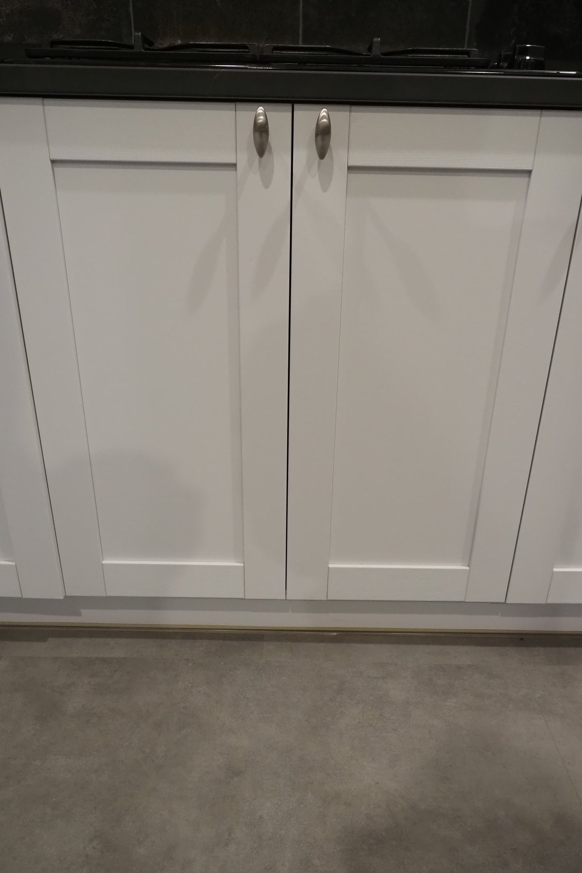 Wren Shaker Forest Classic Chalk White Grain Kitchen
