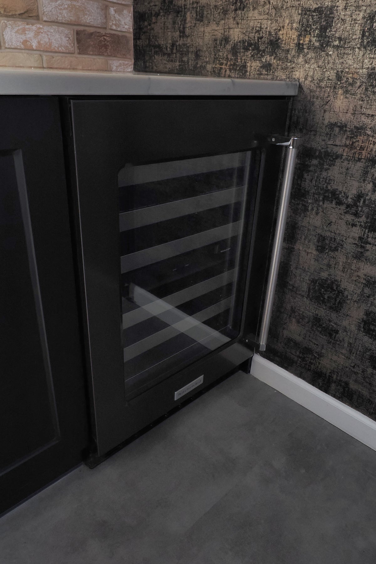 Wren Shaker Chelsea Juratek Black Kitchen with Island