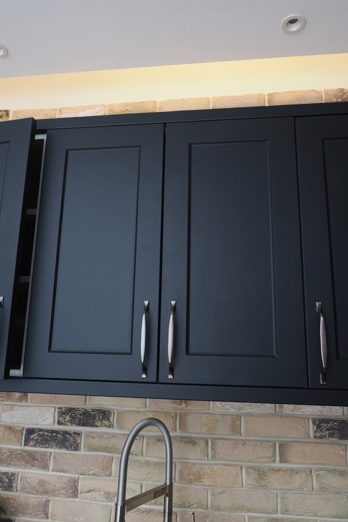 Wren Shaker Chelsea Juratek Black Kitchen with Island