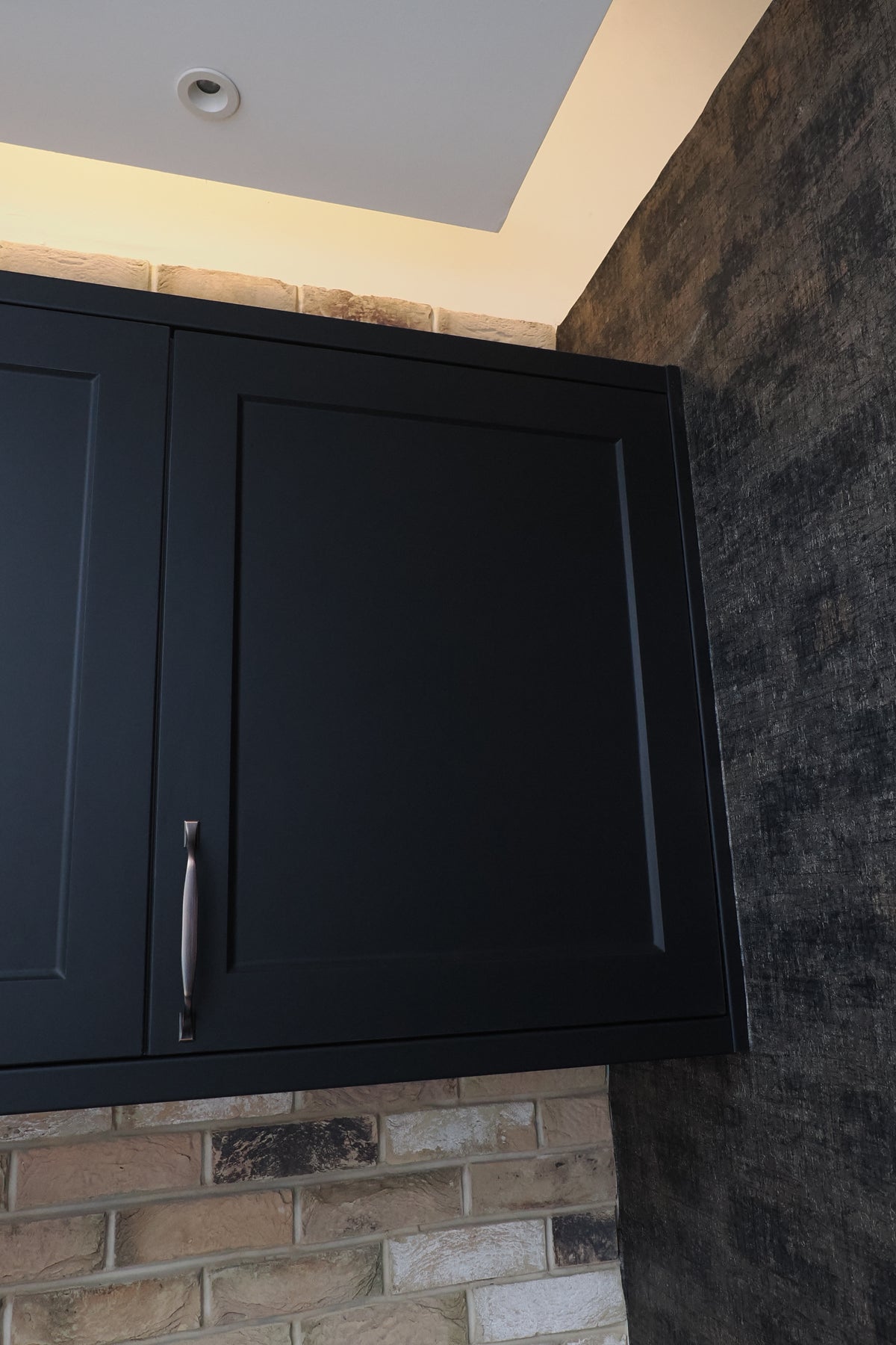 Wren Shaker Chelsea Juratek Black Kitchen with Island