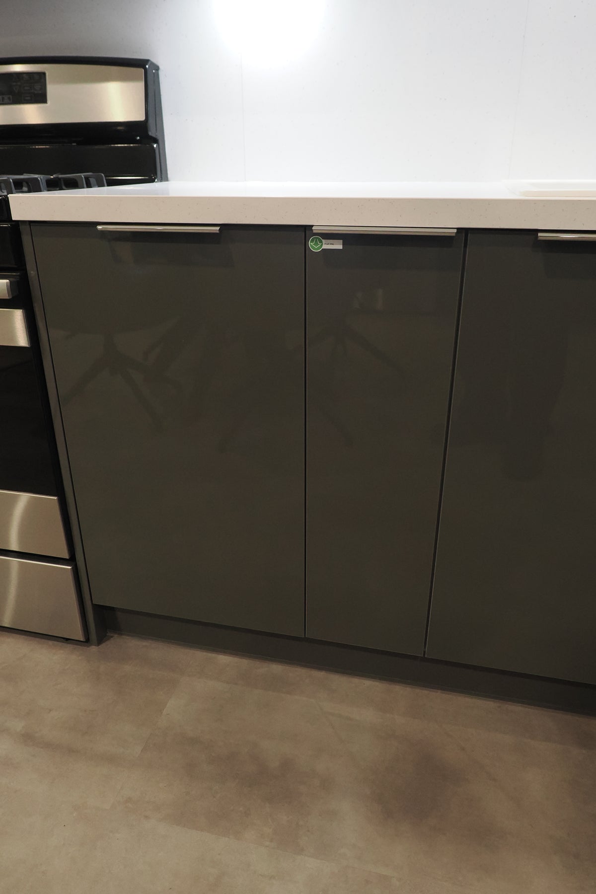 Wren Autograph Lava Gray Gloss Kitchen
